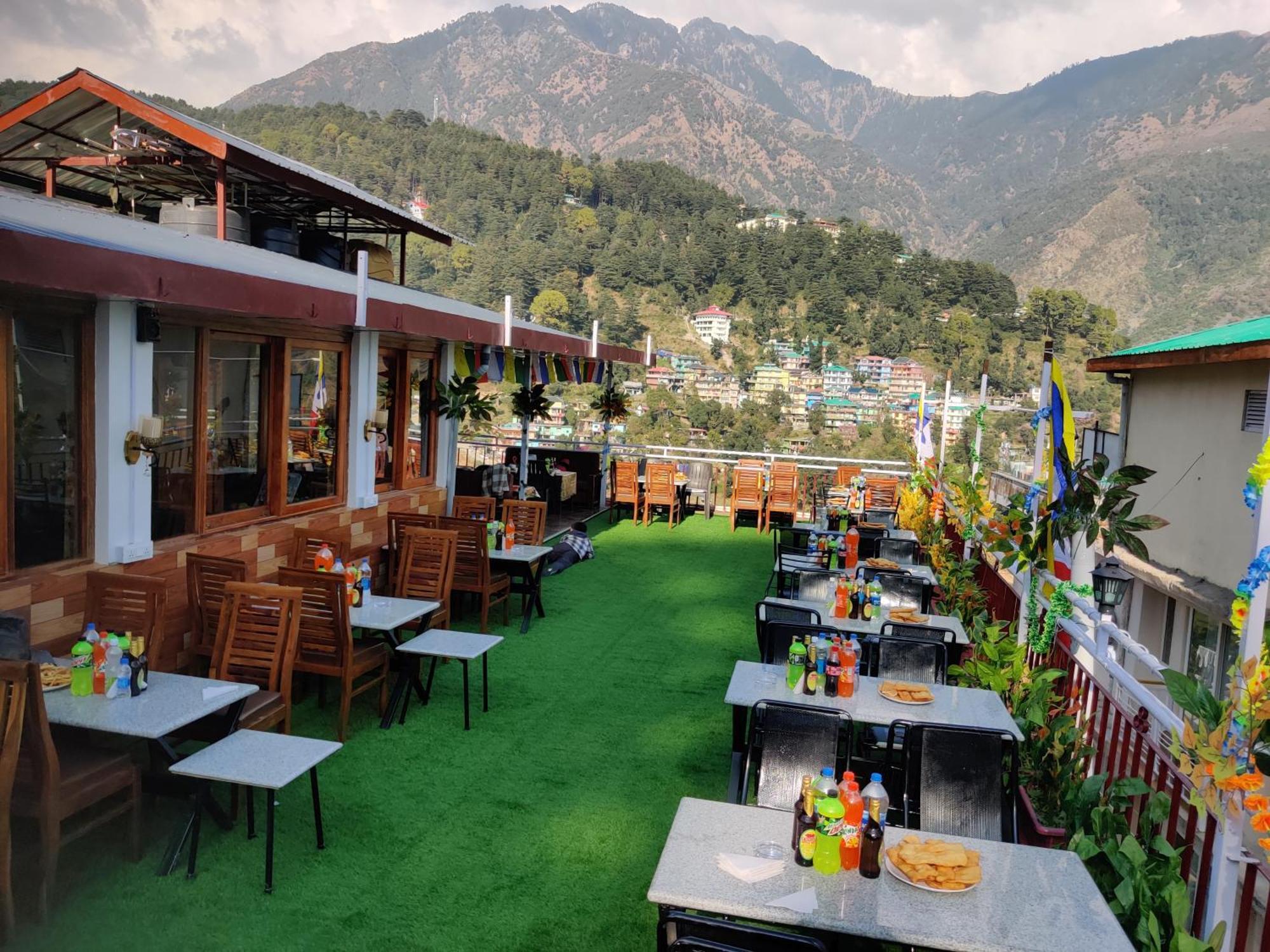 מקלוד גאנג' Hotel Akash - Luxury Hotel In Mcleodganj מראה חיצוני תמונה