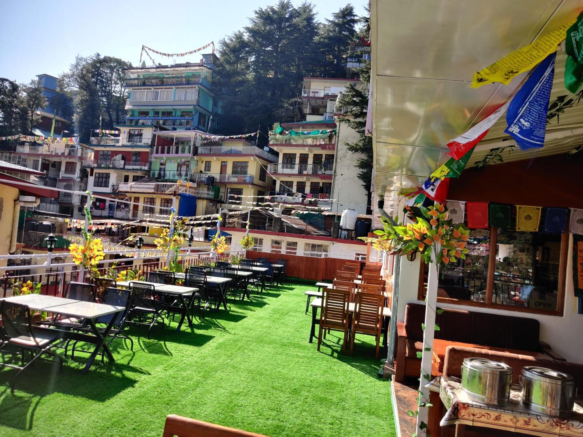 מקלוד גאנג' Hotel Akash - Luxury Hotel In Mcleodganj מראה חיצוני תמונה