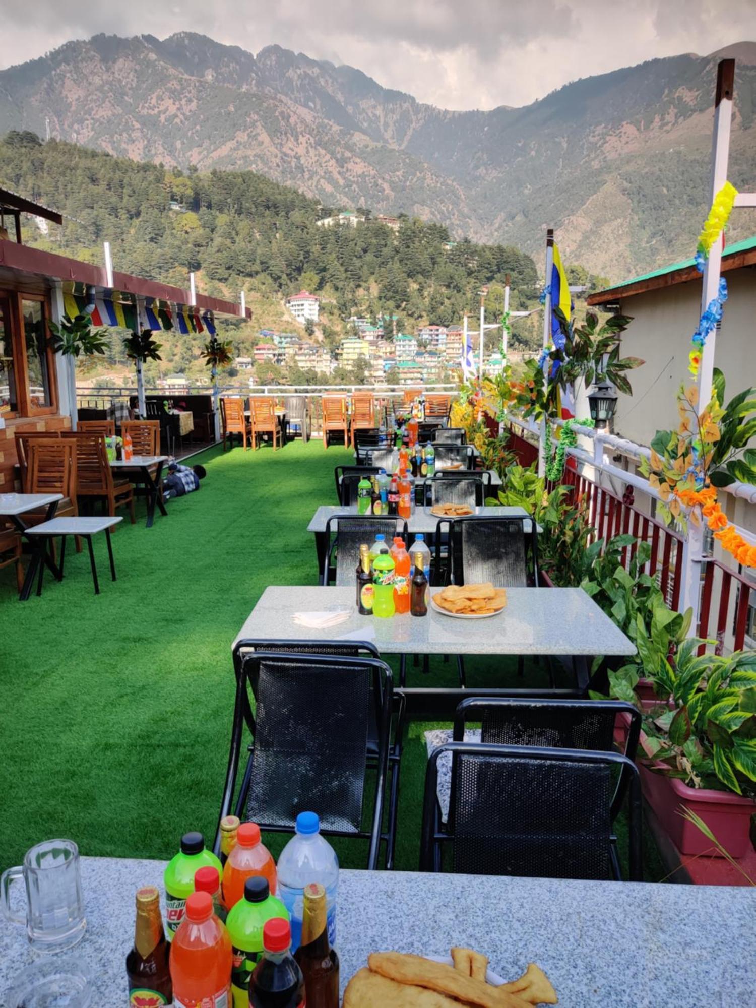 מקלוד גאנג' Hotel Akash - Luxury Hotel In Mcleodganj מראה חיצוני תמונה